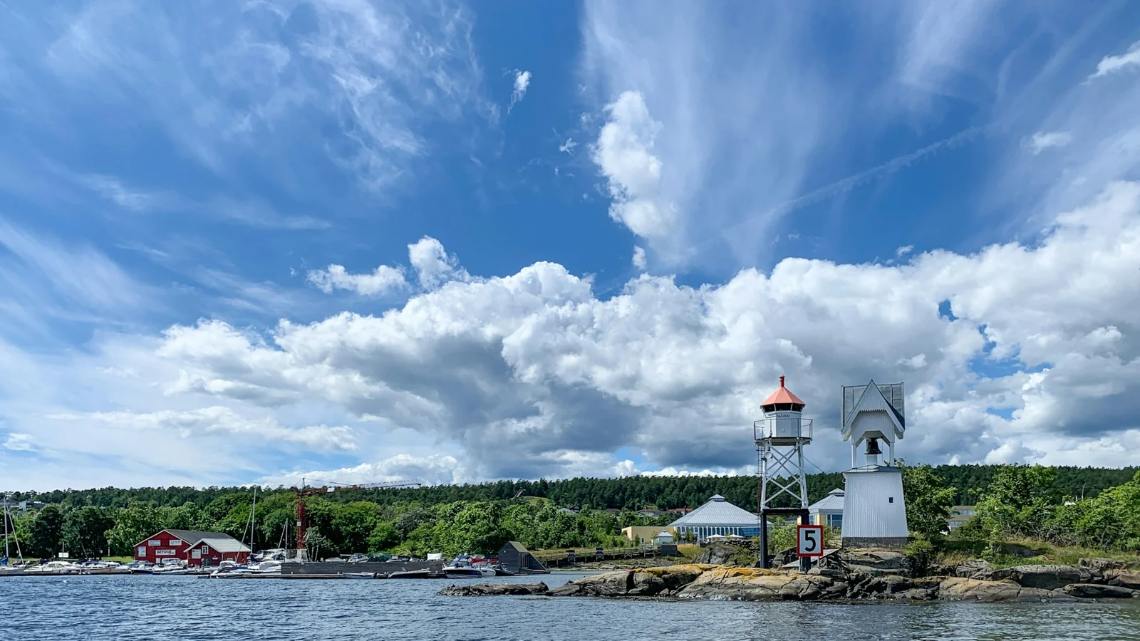 Kystmiljø med sømærker ved Langesund